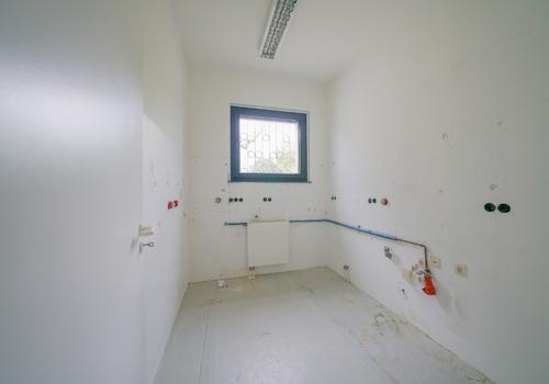 Raum mit Anschlüssen