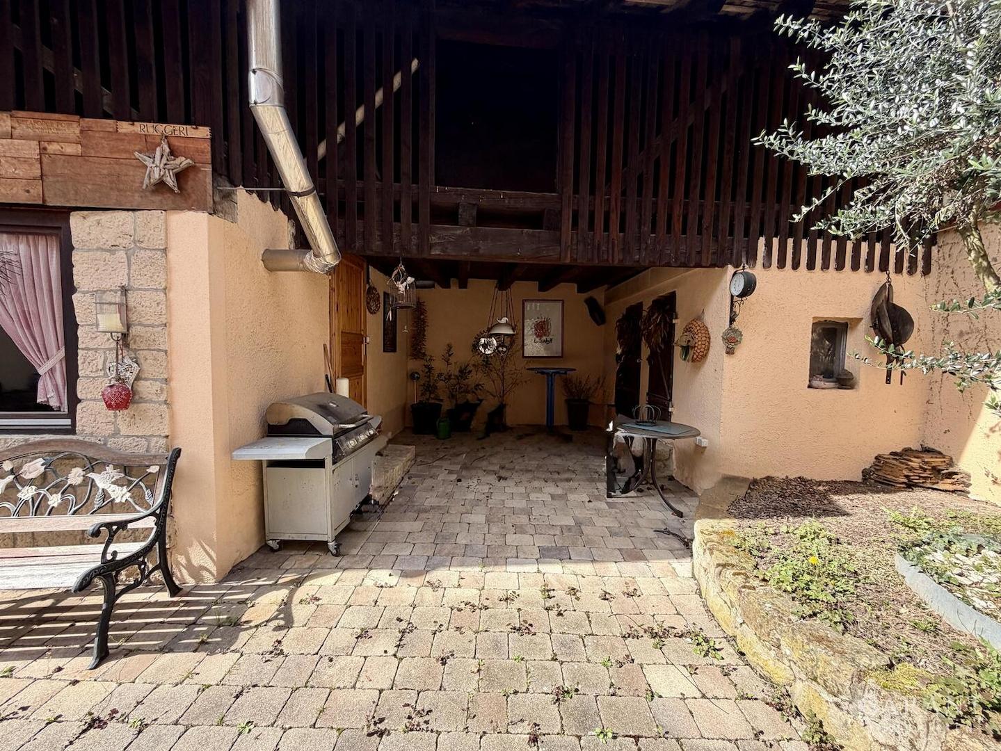 Überdachter Teil im Innenhof