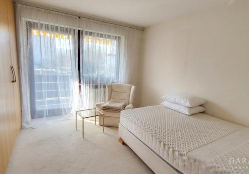 4) Schlafzimmer