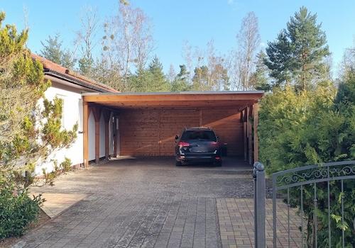 Großer Doppelcarport