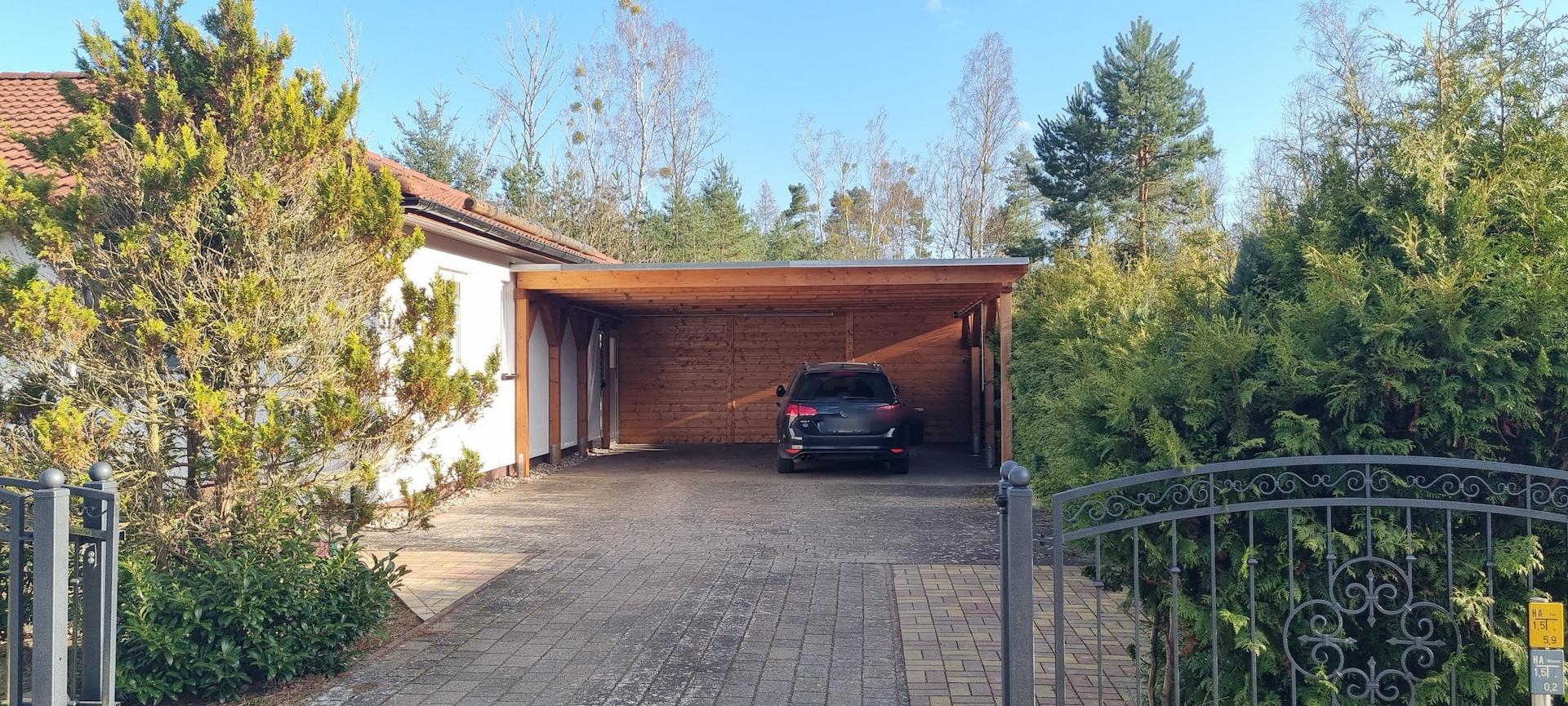 Großer Doppelcarport