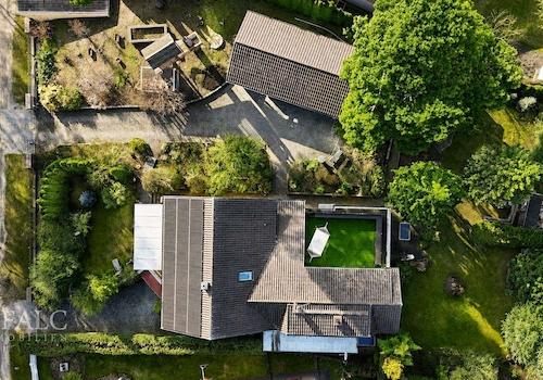 Vogelperspektive von gesamten Haus (zwei Wohneinheten)