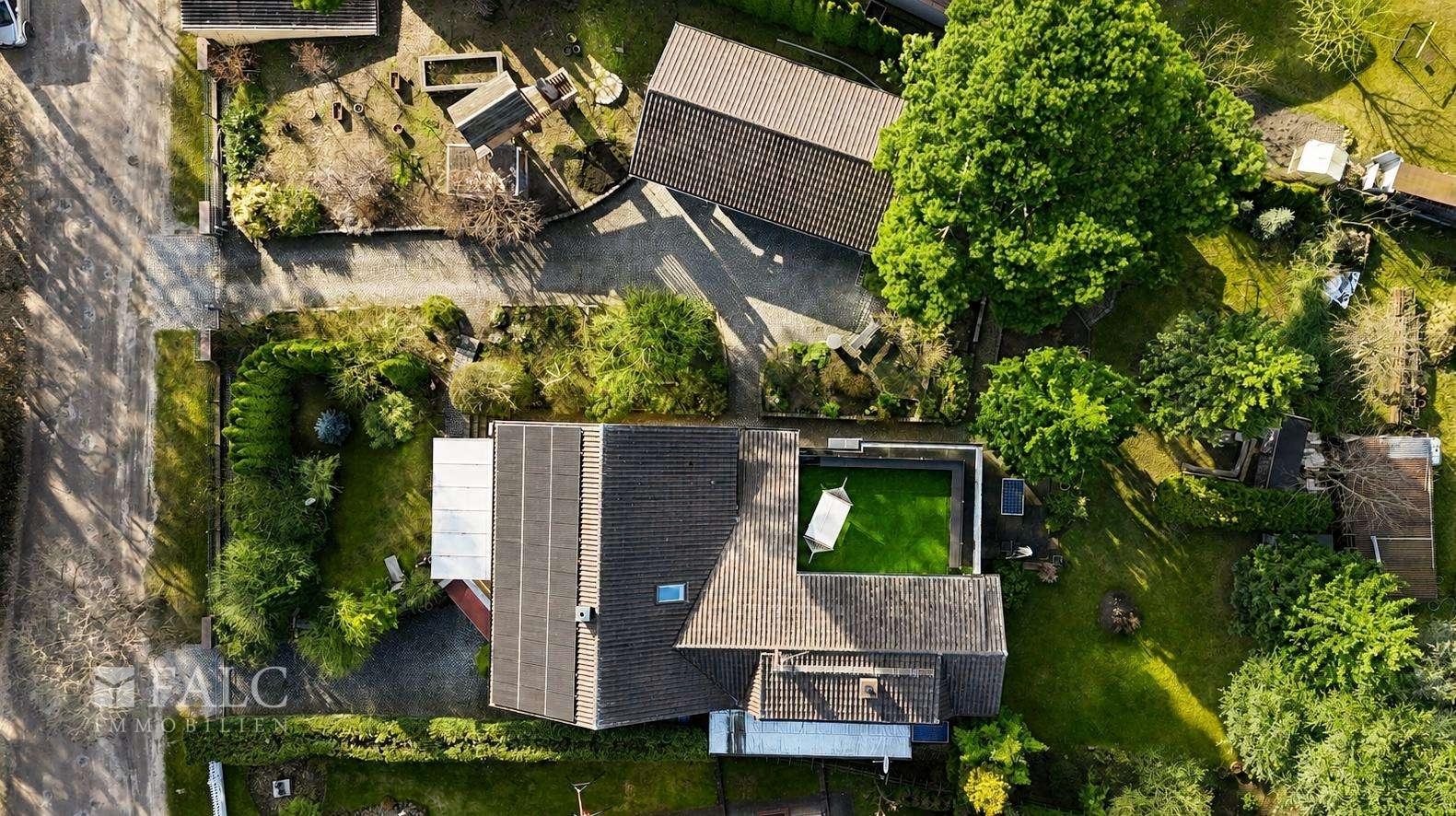 Vogelperspektive von gesamten Haus (zwei Wohneinheten)