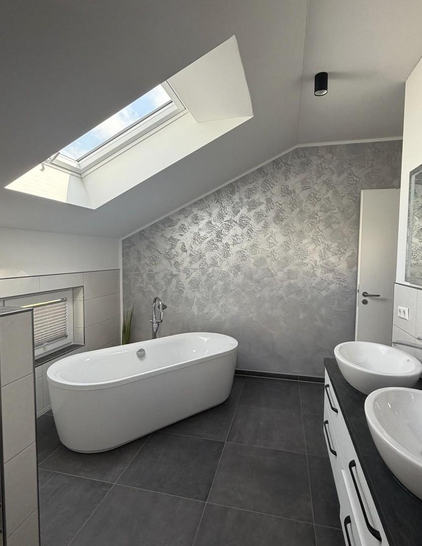 Masterbad mit Badewanne-Dusche