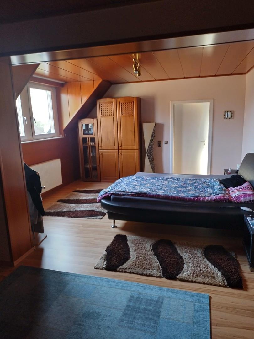 Schlafzimmer 1