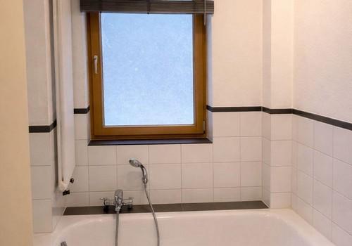 Bad mit Wanne und Dusche