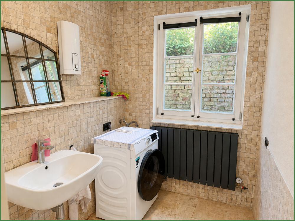 Gäste WC mit Waschmaschinenanschluß