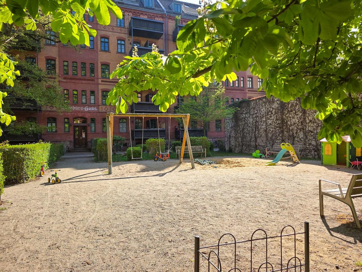 Innenhof mit Spielplatz