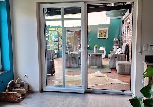 Blick Wohnzimmer Terasse