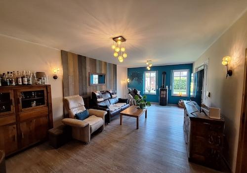 Wohnzimmer mit Kamin