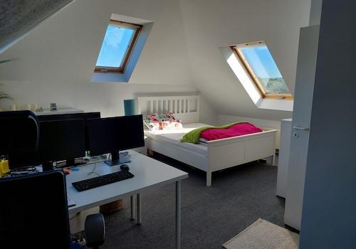 Zimmer oben, Teilansicht