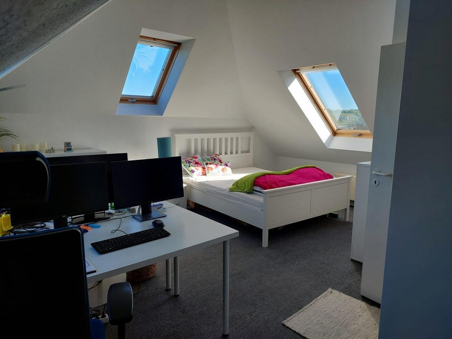 Zimmer oben, Teilansicht