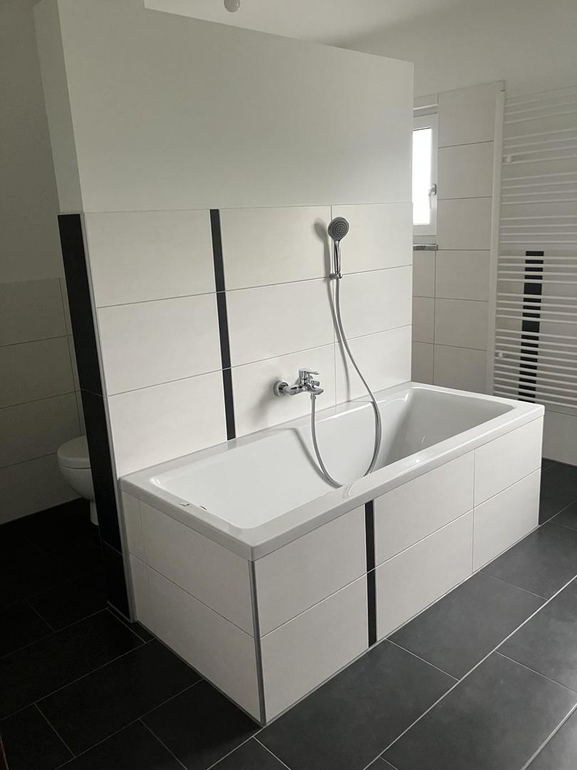 Bad mit  Dusche u. WC