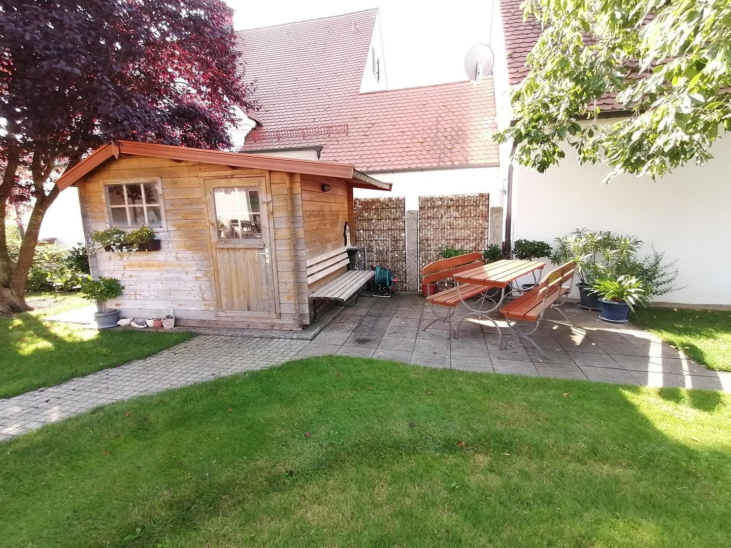 Gartenhaus mit Freisitz