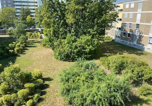 Blick vom Balkon auf Innenhof