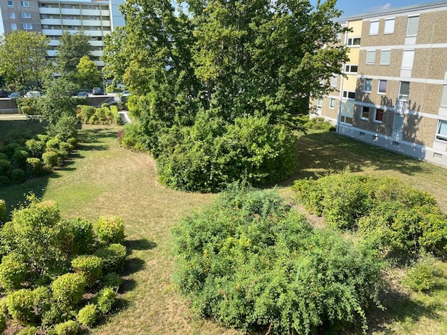 Blick vom Balkon auf Innenhof