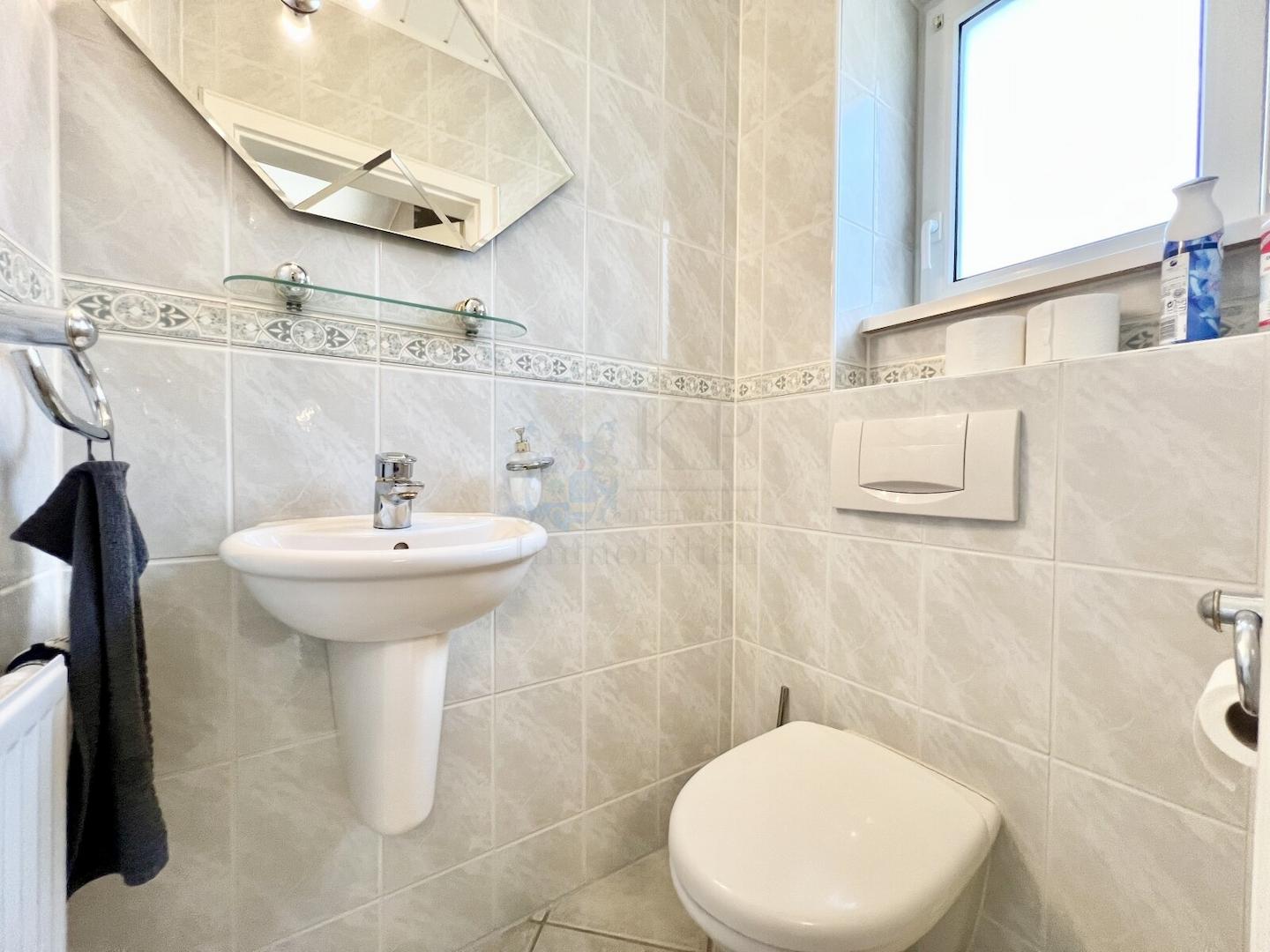 GÄSTE TOILETTE