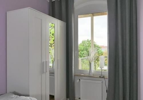 Kleiderschrank im Schlafzimmer