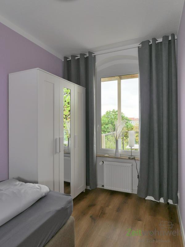 Kleiderschrank im Schlafzimmer