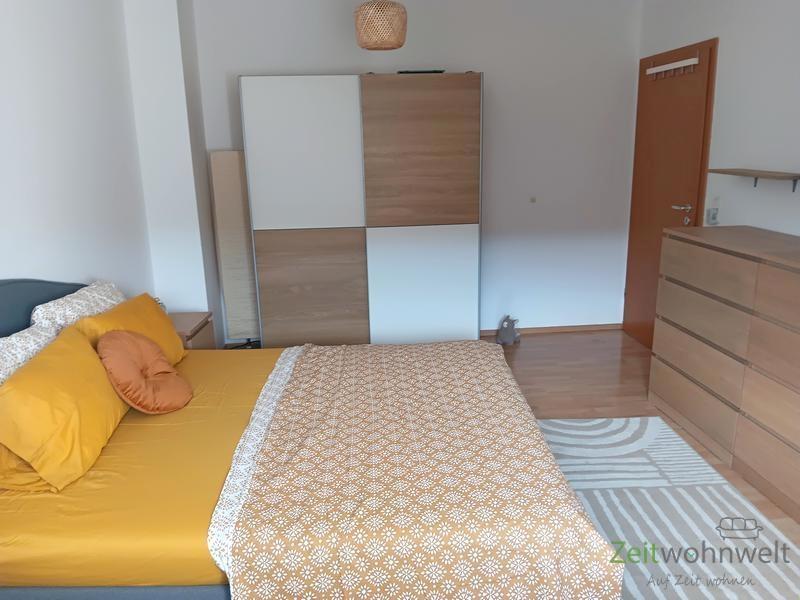 Kleiderschrank und Kommode