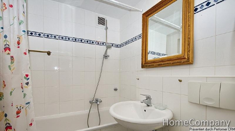Bath with tub