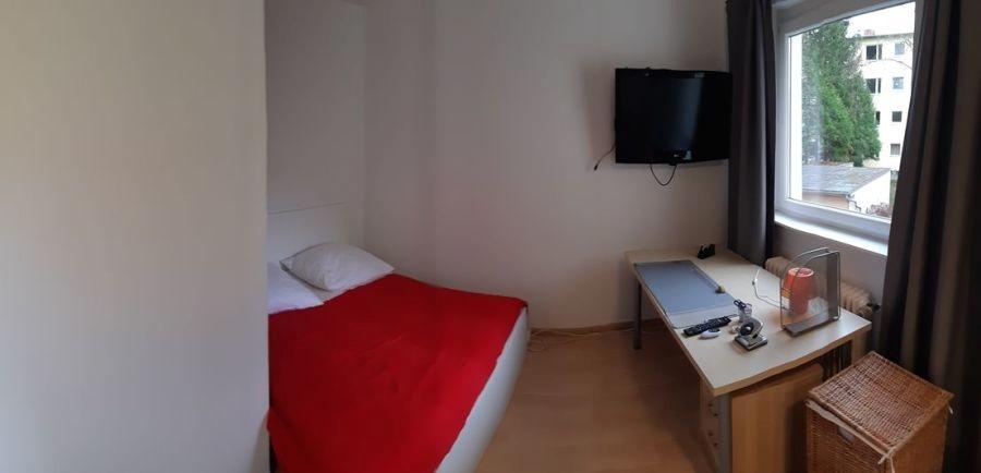Schlafzimmer 1