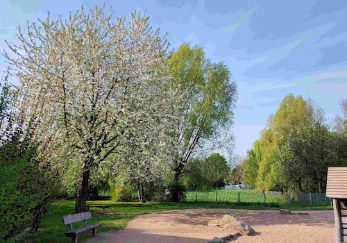 Benachbarter Spielplatz