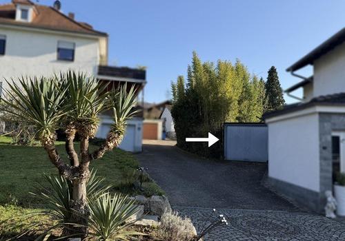 Hofeinfahrt mit eigener Garage