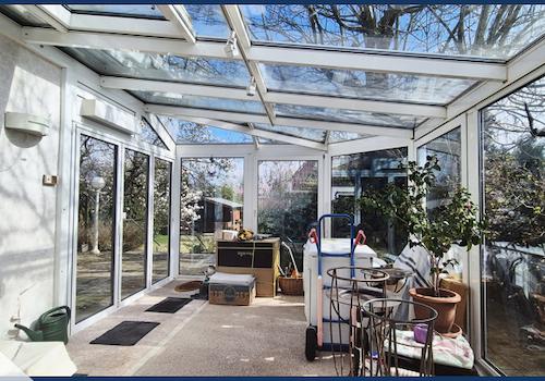 Blick in den großzügigen Wintergarten