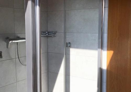 Neuwertige Dusche