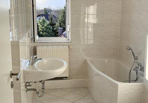 Wannenbad mit Fenster