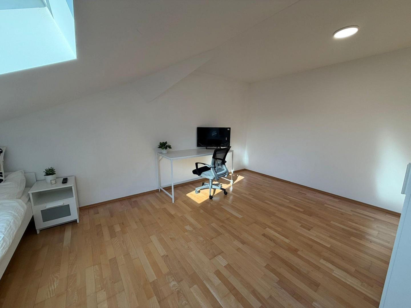 Zimmer 1 Shared/Couple Room