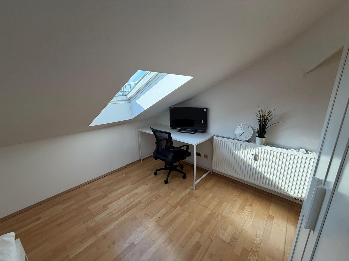 Zimmer 1 Shared/Couple Room