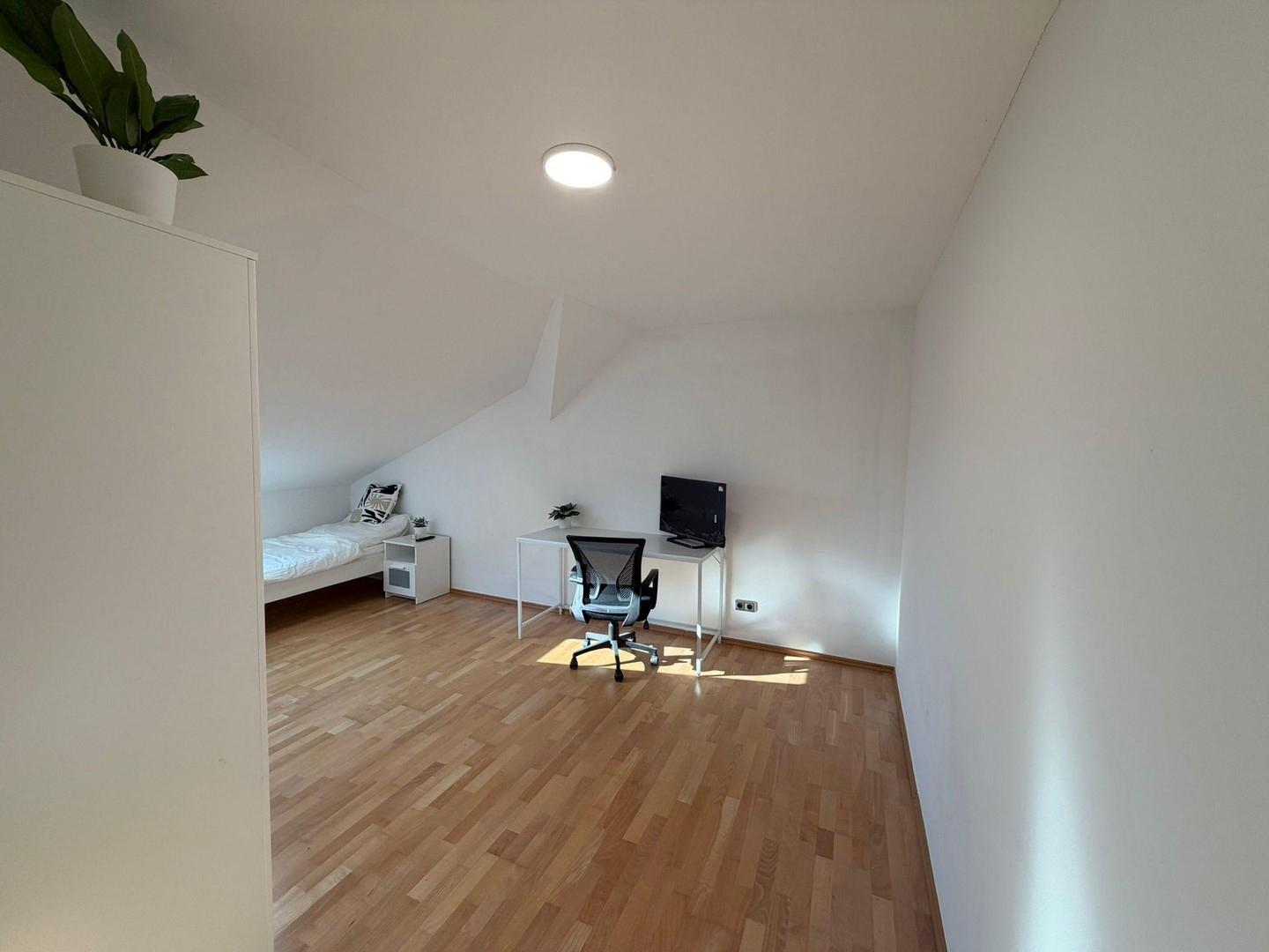 Zimmer 1 Shared/Couple Room