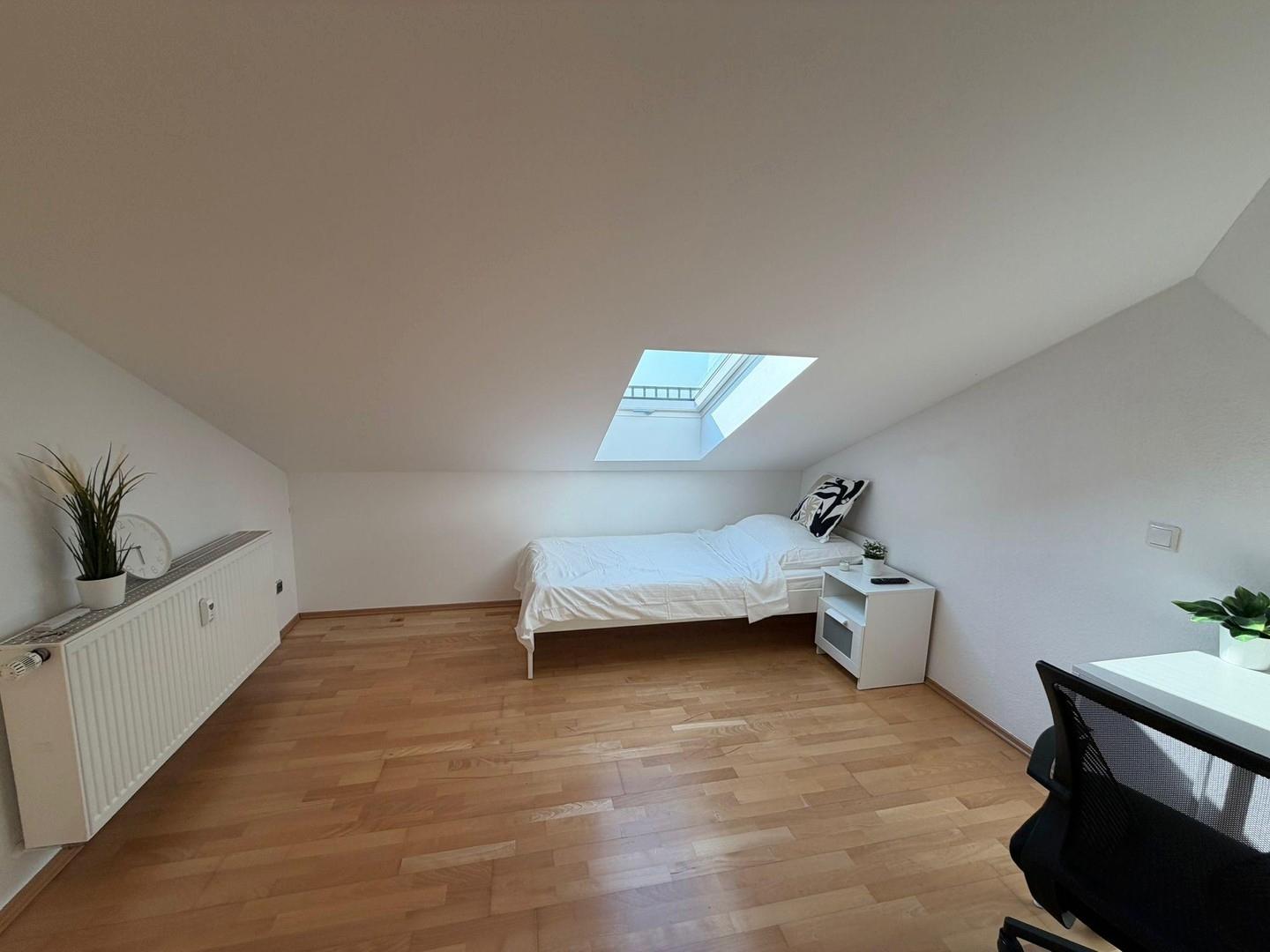 Zimmer 7 Shared/Couple Room