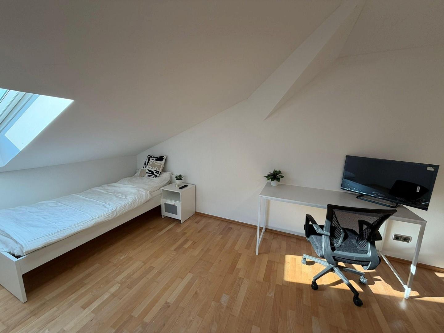Zimmer 7 Shared/Couple Room