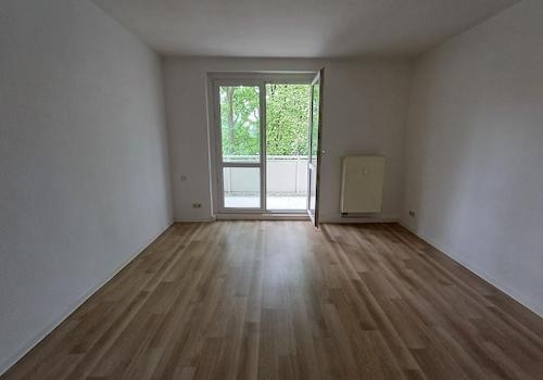 Wohnzimmer mit Balkon
