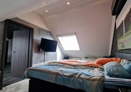 Schlafzimmer (2)