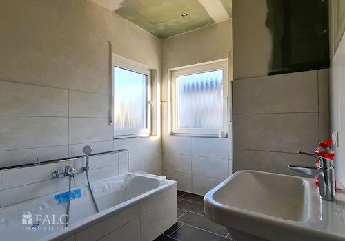 Bad mit Wanne