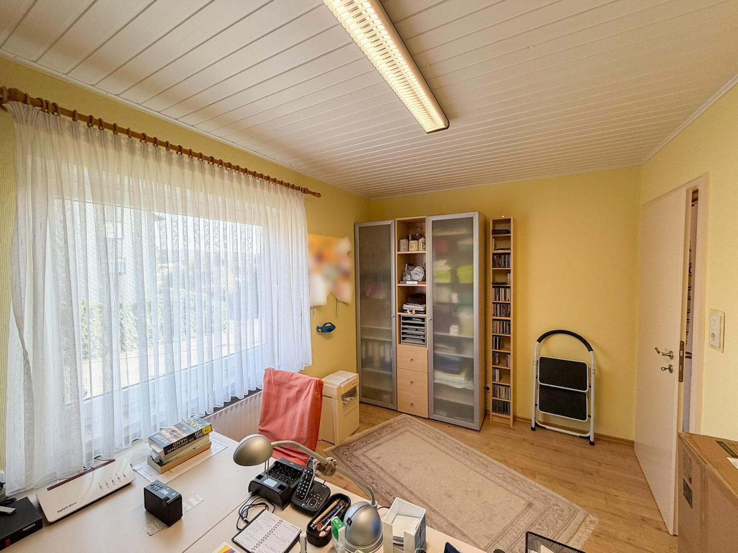 Büro EG