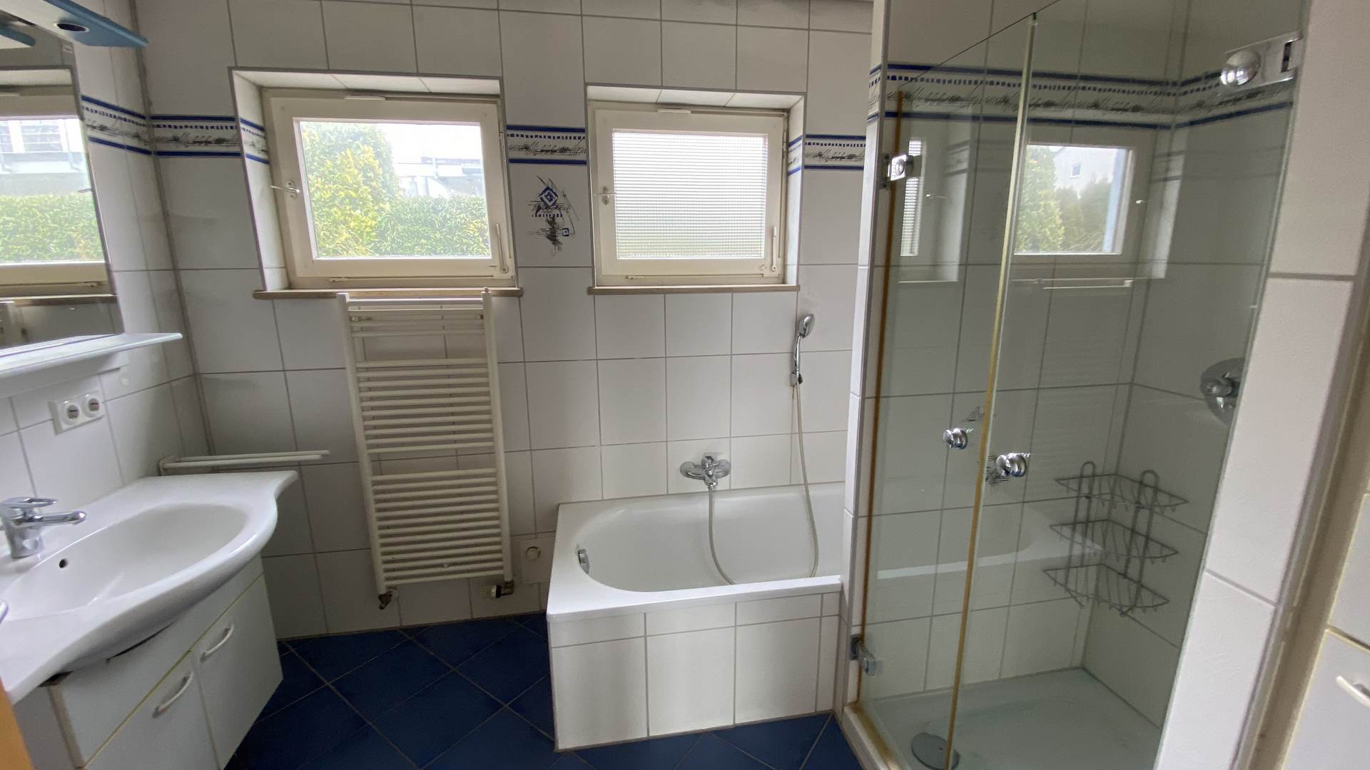 Helles Badezimmer