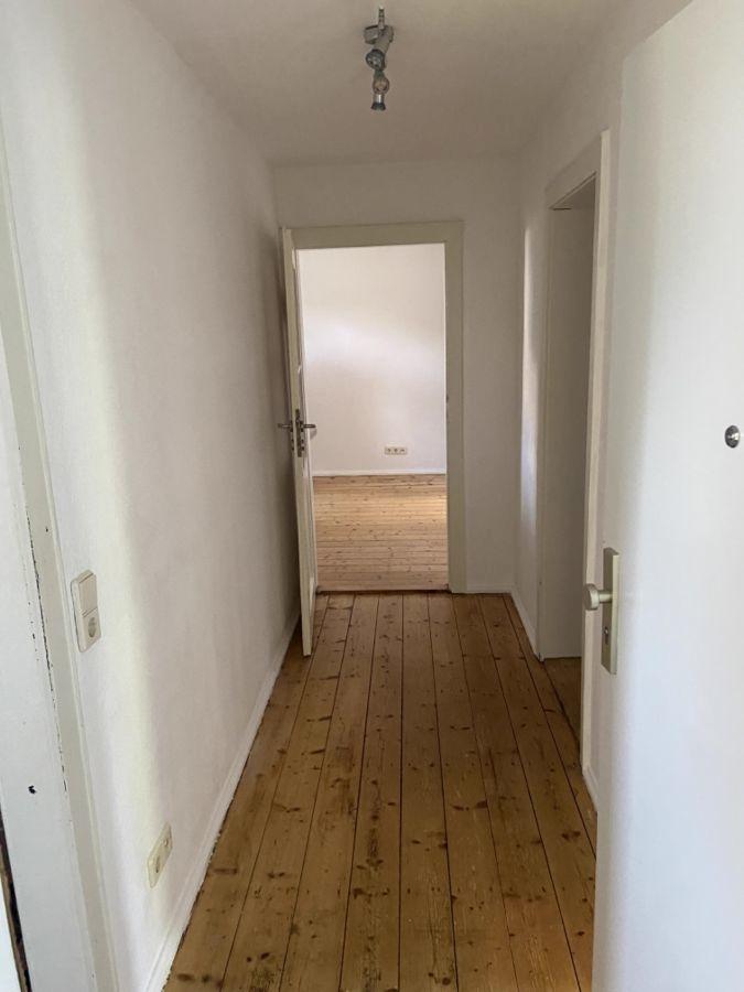 (01) Flur Richtung Küche