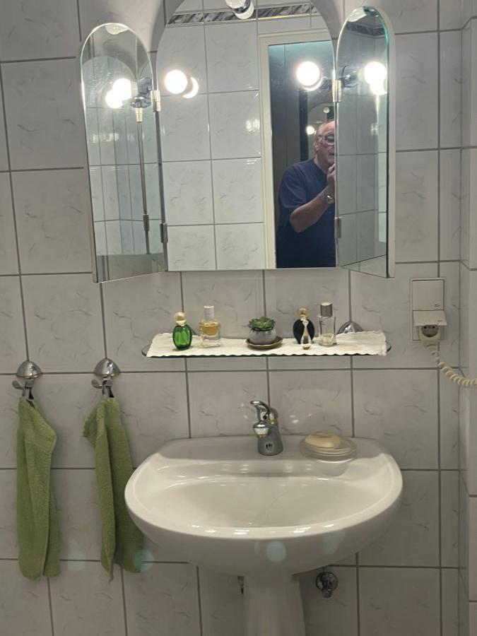 EG Gäste WC Waschtisch