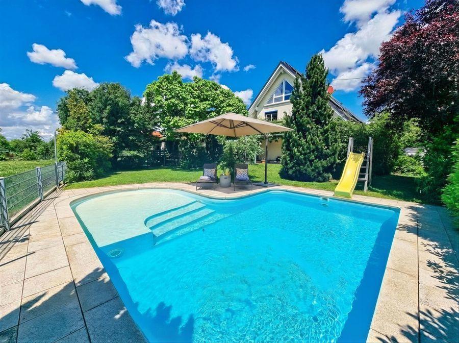Pool/ Garten Homestaging