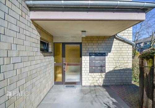 Gepflegter Eingangsbereich des Hauses