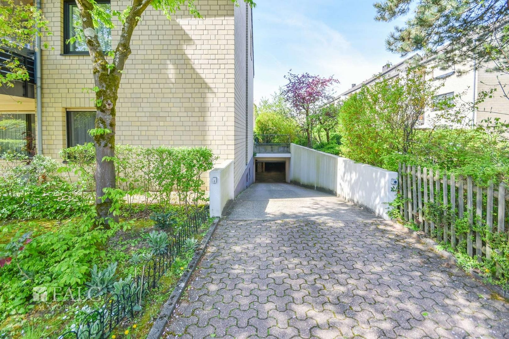 Tiefgaragenzufahrt