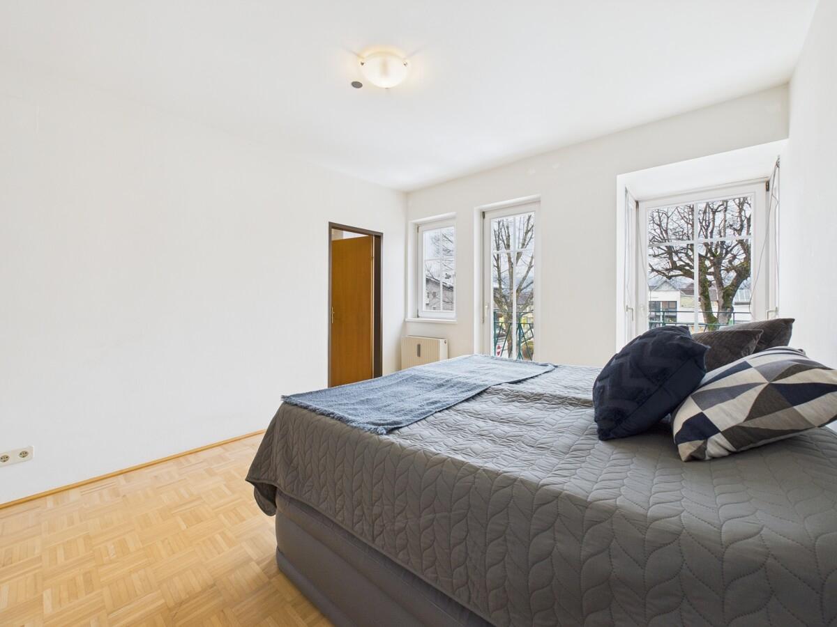 lichtdurchflutetes Schlafzimmer 1. OG
