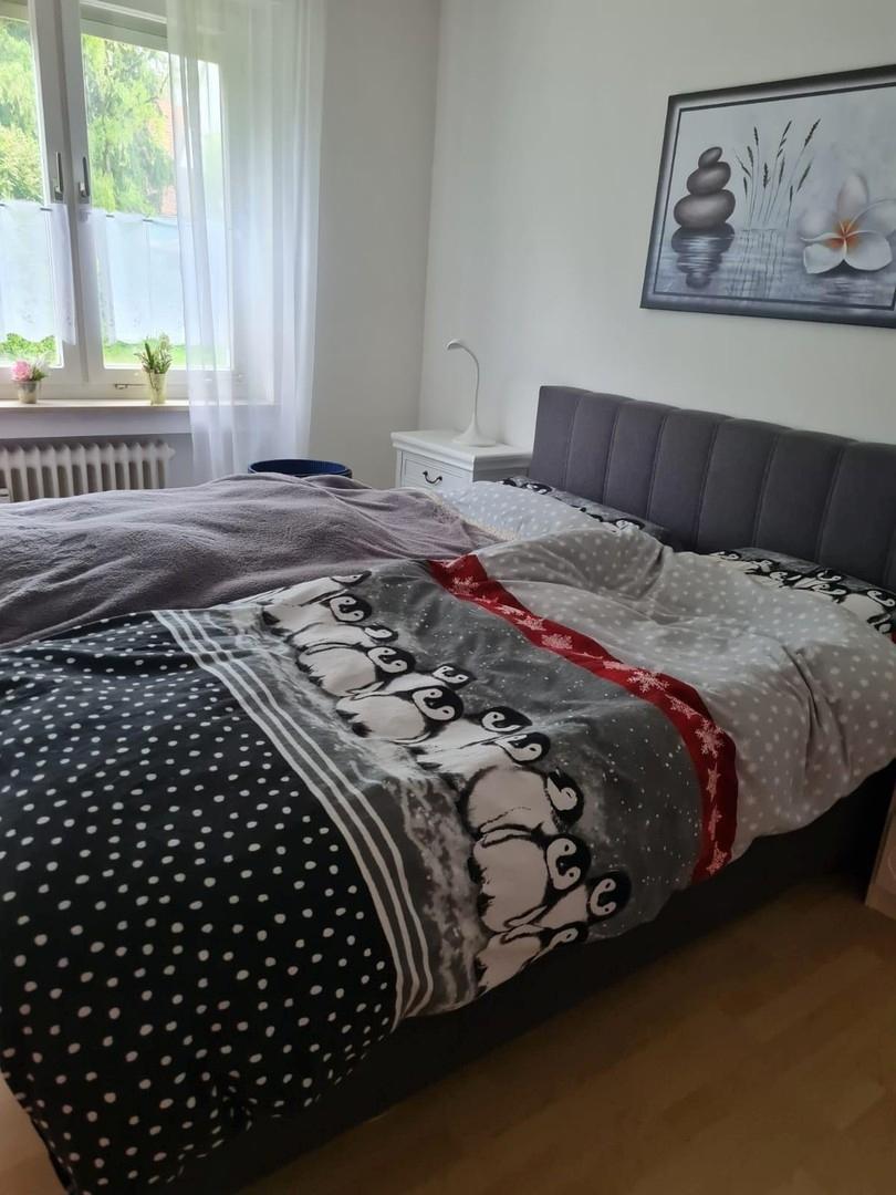 Schlafzimmer möbliert