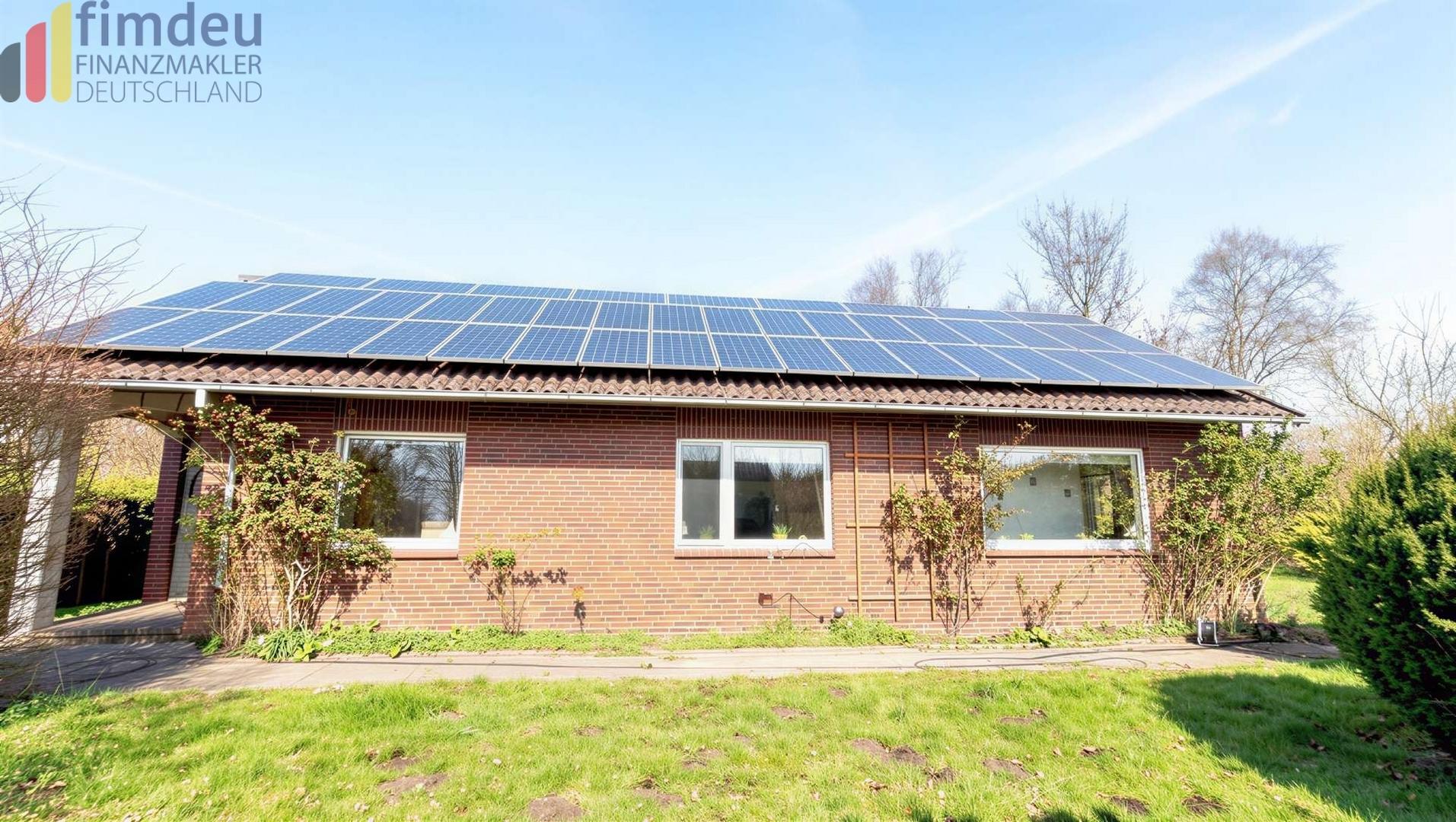 Photovoltaik Anlage auf dem Nebengebäude