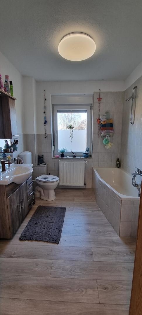 Badezimmer mit Badewanne